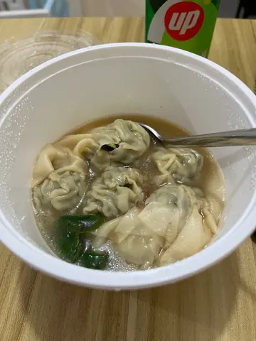 虫草花猪骨汤净芫茜云吞