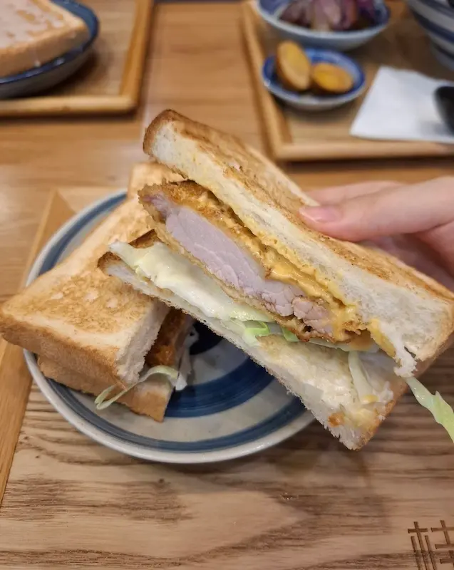 香酥排骨吐司