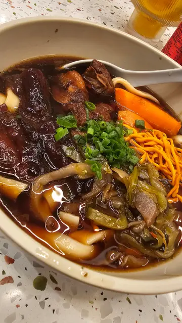 台式紅燒半筋半肉麵