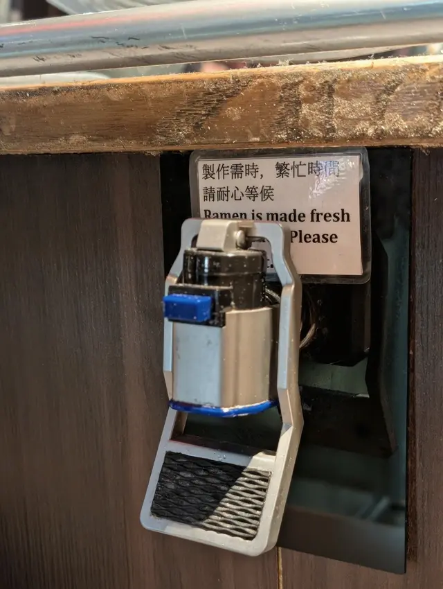 會提供水杯自助斟水