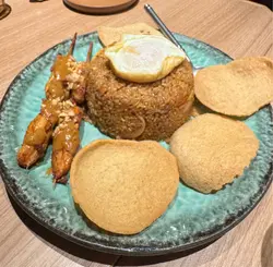 马拉盏炒饭配鸡肉串烧