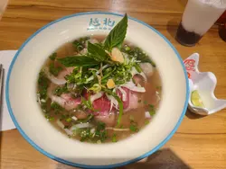 越北生牛肉牛肉丸汤粉