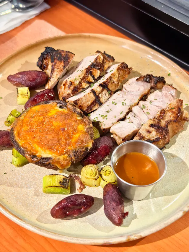 炭燒西班牙黑毛豬梅頭烤日本甜薯