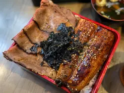 鳗鱼拼慢烧牛肉饭