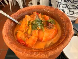 不算我喝過最好喝的一次，但也相當不錯了，三個大蝦，容器很有趣，像自己收工燒的陶爐