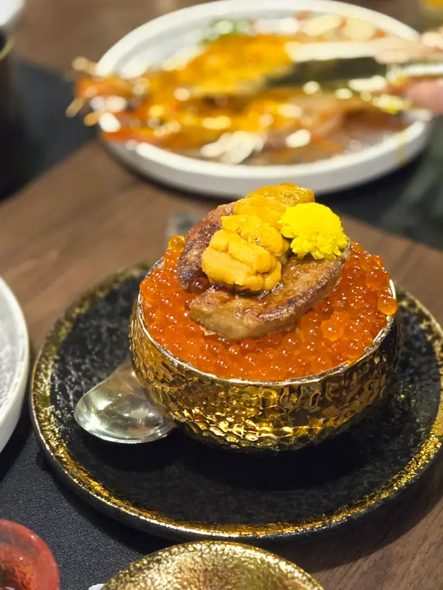 海膽鵝肝三文魚籽丼