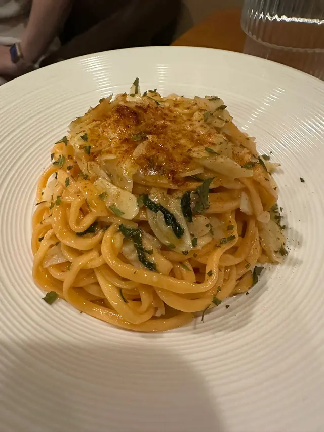香辣蒜片手工圓粗麵