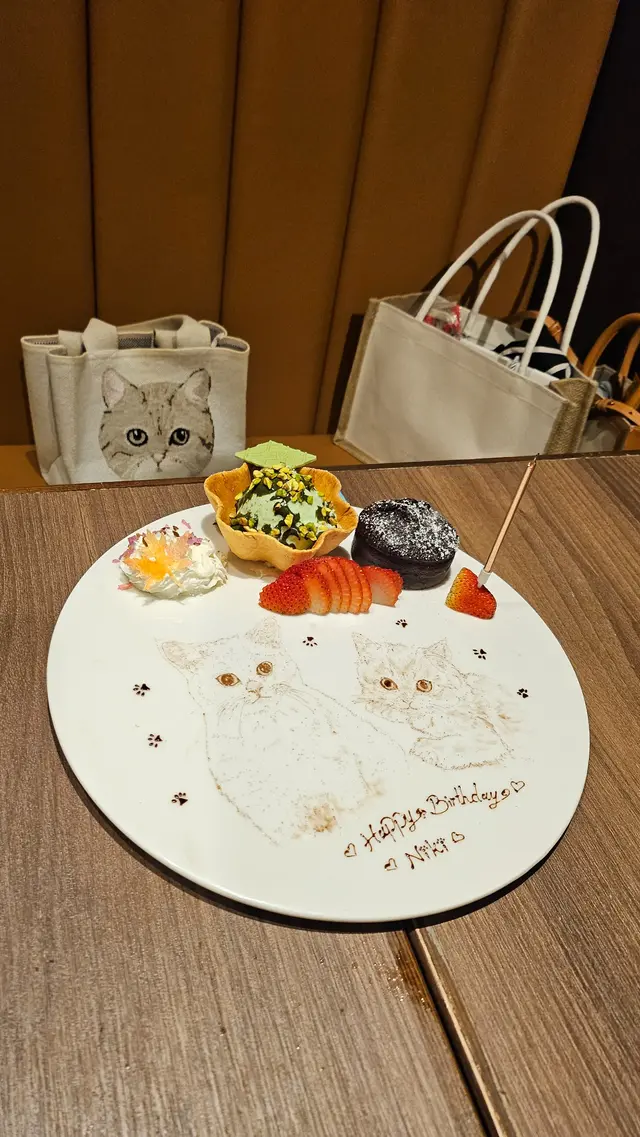 特濃開心果雪糕脆窩夫杯,朱古力心太軟