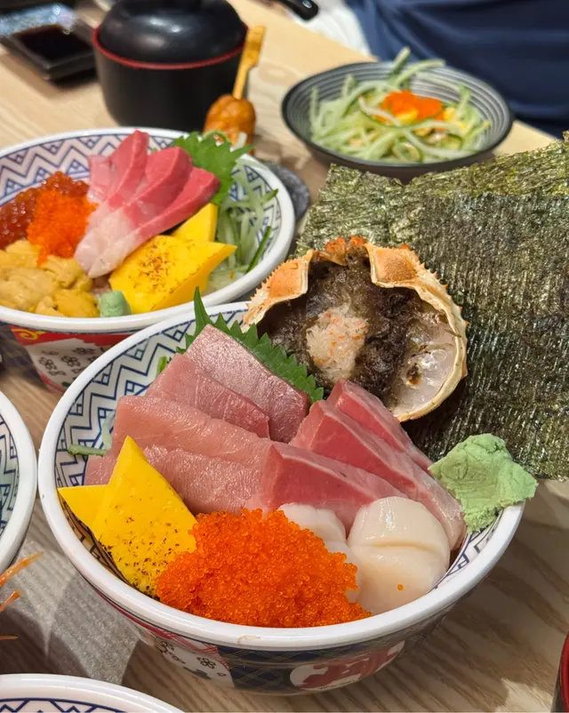 鮪魚中腹蟹蓋海鮮丼
