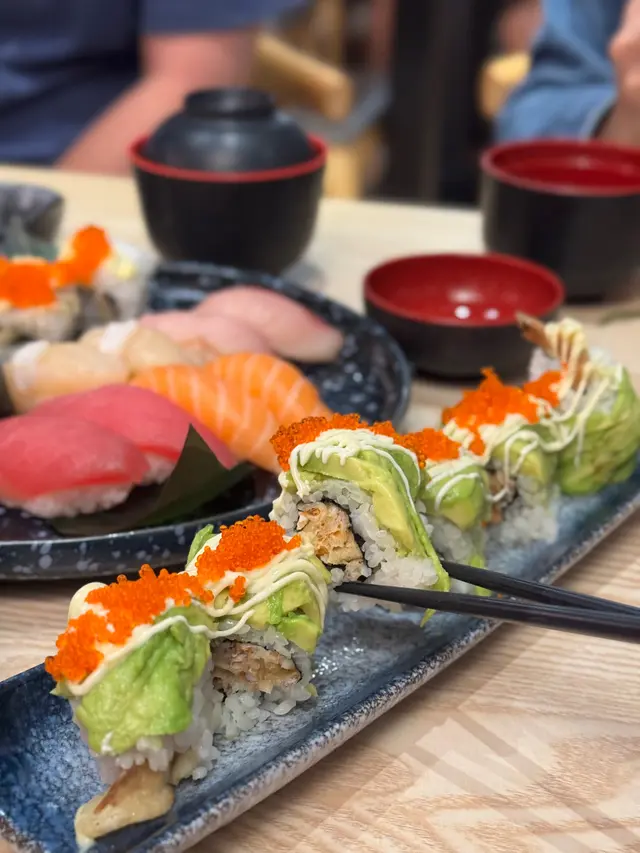 牛油果軟殼蟹卷