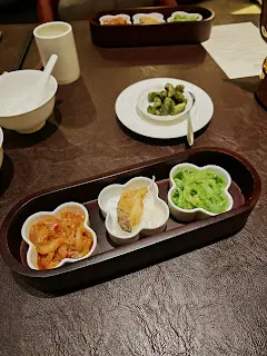 椒鹽糖心鮑魚.鴛鴦海蜇絲, 竹炭鹽腰果