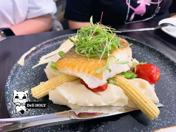香煎比目鱼伴薯菜配柠檬牛油汁