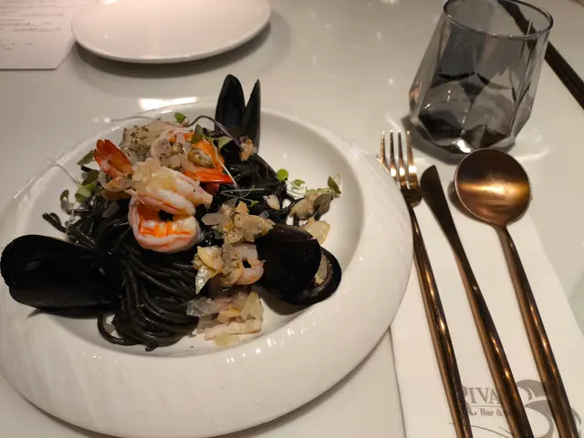 墨魚汁海鮮意粉