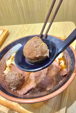 堂灼骟牯肥牛牛丸配关庙刀削面