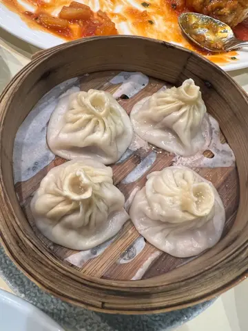 豫园小𠖥包