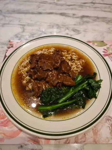 招牌早餐：沙嗲芥兰牛肉面