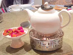 铁观音茶和腌果毛豆 (餐前小食)