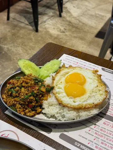 香辣打拋葉炒豬肉