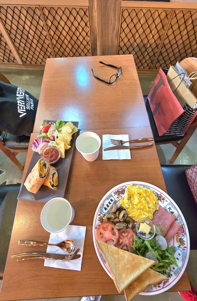 雞肉芝士手卷&黑松露炒蛋西多士