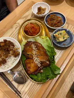 柚子蜜香鸡排便当配卤肉饭