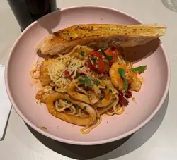 蒜辣海鮮意粉