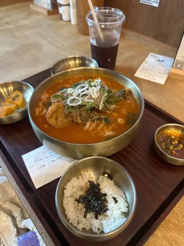 排骨辣湯麵