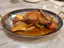 法式慢煮脆皮油封鸭  配薯角、蔬菜、香草青柑荞汁