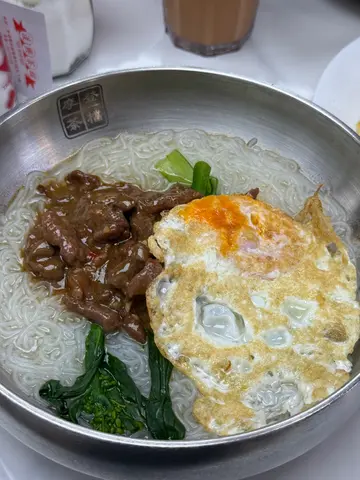 沙嗲牛肉煎蛋米粉