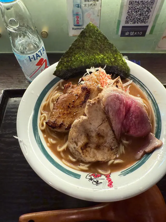 招牌三色拉麵 香濃海老味噌湯