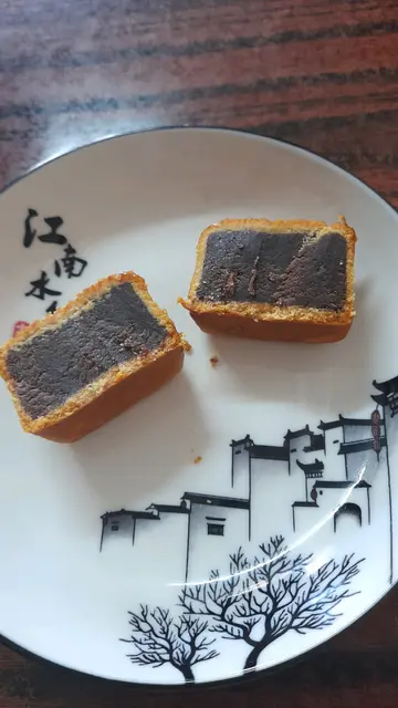 切开嘅迷你陈皮豆沙月