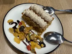 迷你椰子燕麦焦糖果仁蛋糕