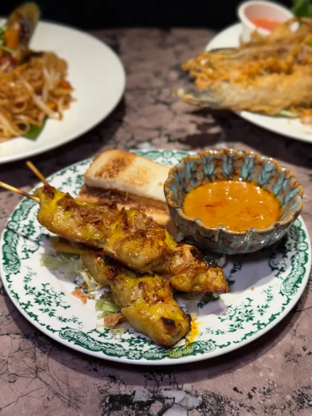 沙嗲雞串配烤多士