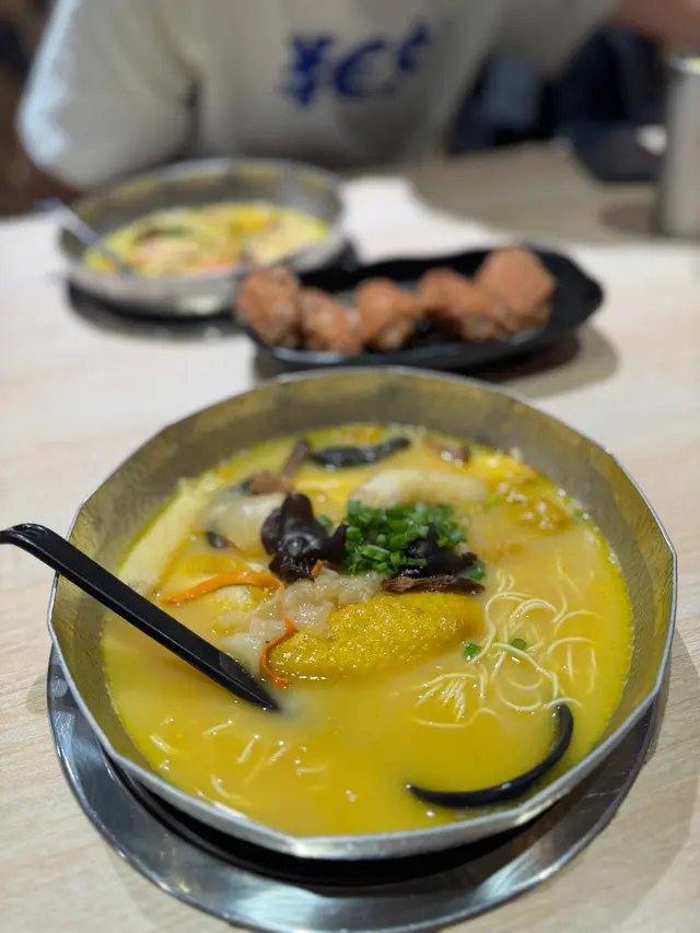  姫松茸竹笙花膠雞淮山麵