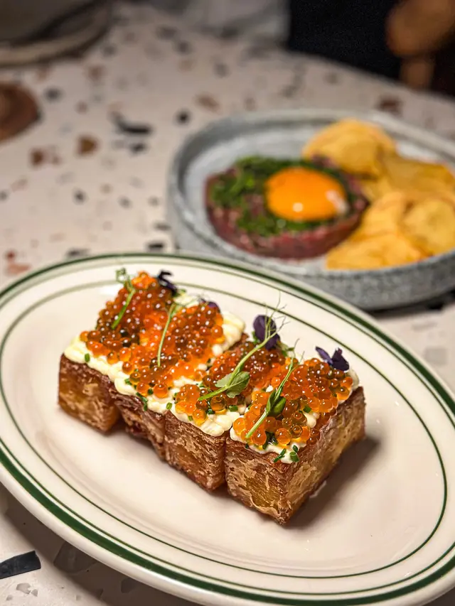 千層薯配三文魚子忌廉芝士