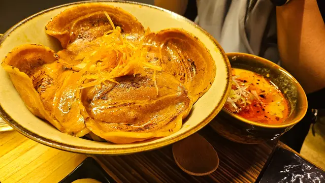 火炙豚肉擔擔沾麵