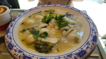 招牌老壇酸菜魚拌魚蛋湯米綫