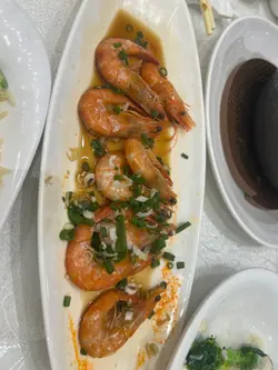 龙虾又少又唔好食,鱼冇味,炸生蚝好腥,个蟹肉西兰花如图一pat嘢咁,虾直情黑哂个头仲要煮到离哂壳,炒饭正常偏差,系个鲍鱼鸡煲叫不过不失,绝对唔会再帮衬(加埋一$2000/5位)早知比多少少去食Buffet
ps咁既质素,隆亨同新翠两间普普通通既酒楼都好佢好多