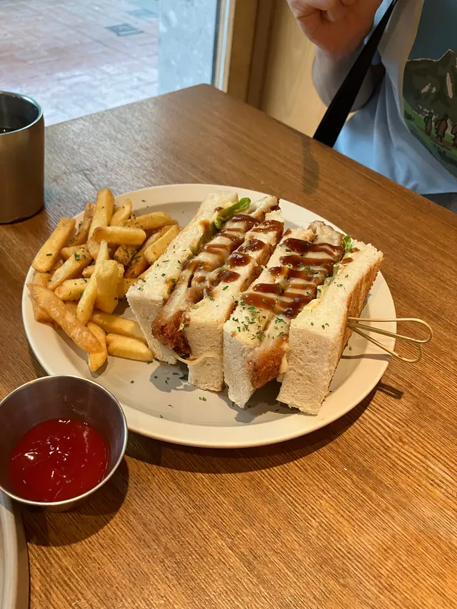 芝心吉列豚肉厚吐司 伴薯條