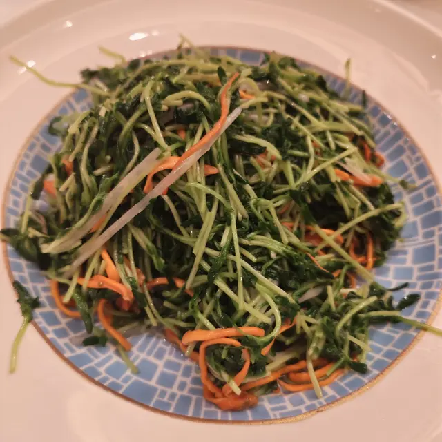 虫草花炒苗菜