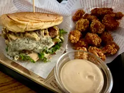 BLACK TRUFFLE MUSHROOM BEEF 黑松露蘑菇安格斯牛汉堡