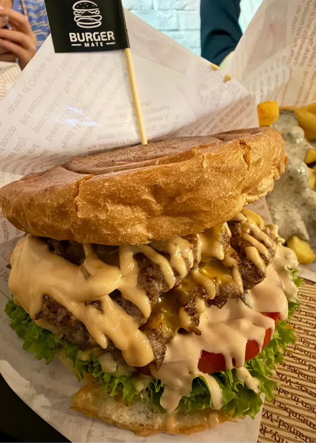 SIGNATURE DOUBLE BEEF CHEESE 雙層安格斯牛漢堡