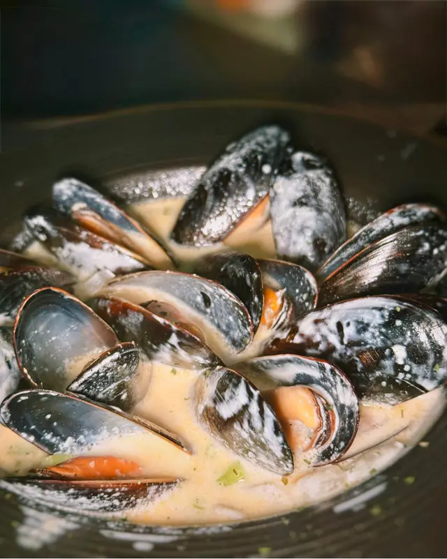 白酒忌廉煮青口 Mussels with wine and cream