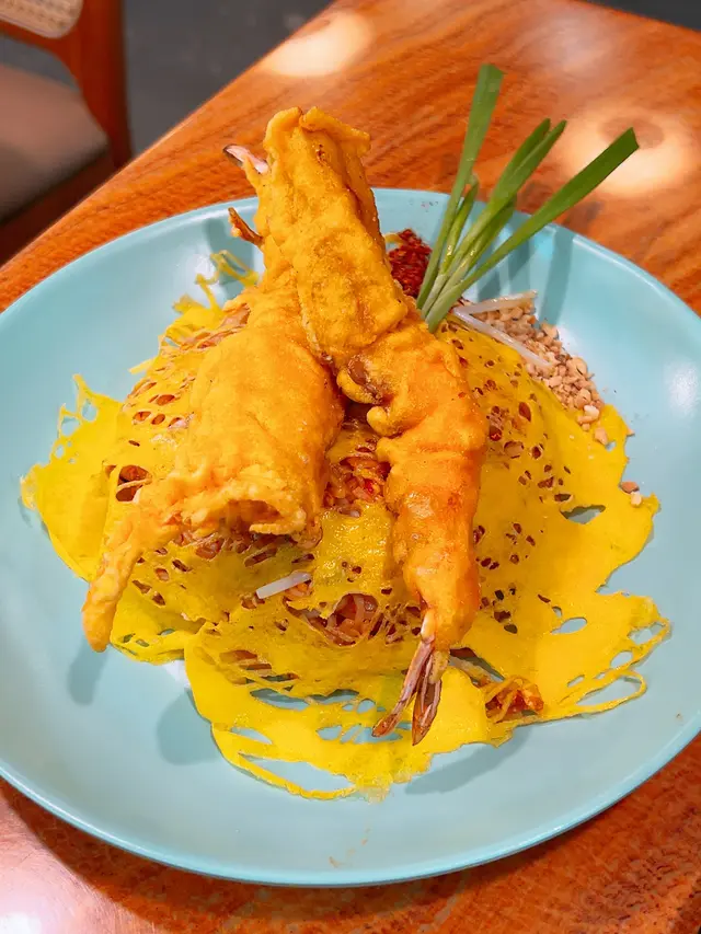 蛋包虎蝦炒金邊粉