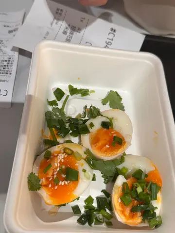 麻药蛋  （两只鸡蛋开半）