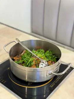 至尊惹味鸡煲 