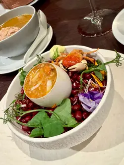 蒸鮮蟹肉粟米滑蛋配蟹粉