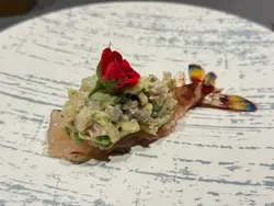 虎蝦刺身加吞拿魚腦天再配上牛油果