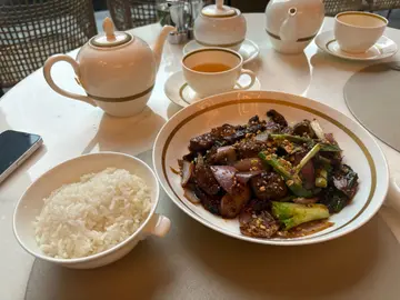 黑椒牛柳粒+丝苗白饭