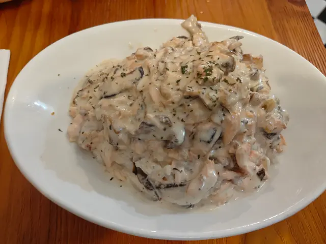 香草白汁三文魚什菌飯