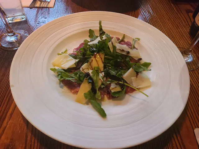 慢煮和牛薄片伴香醋汁